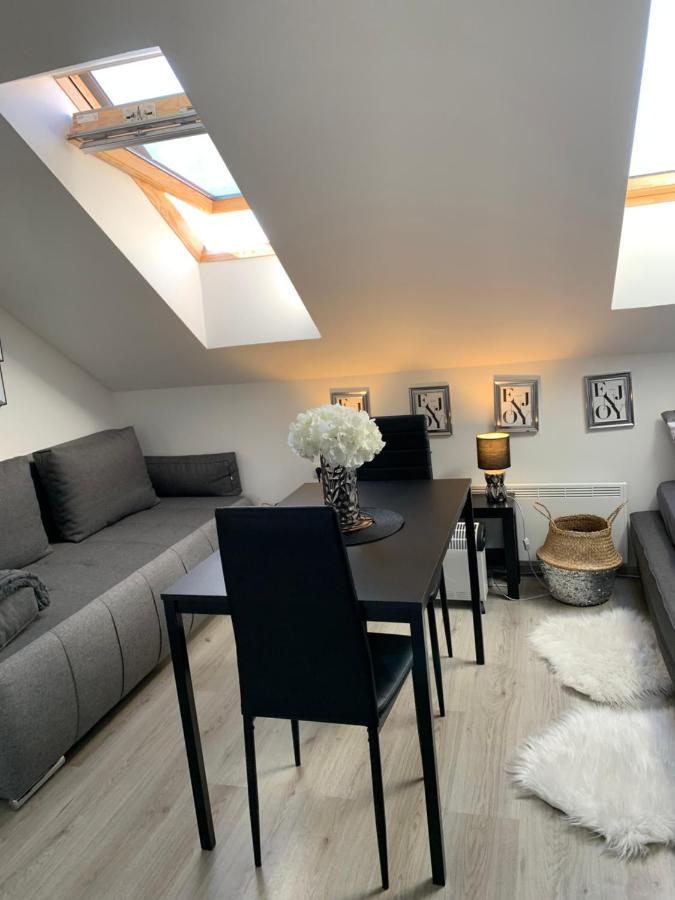 Apartment Mansarda Μαριμπόρ Εξωτερικό φωτογραφία