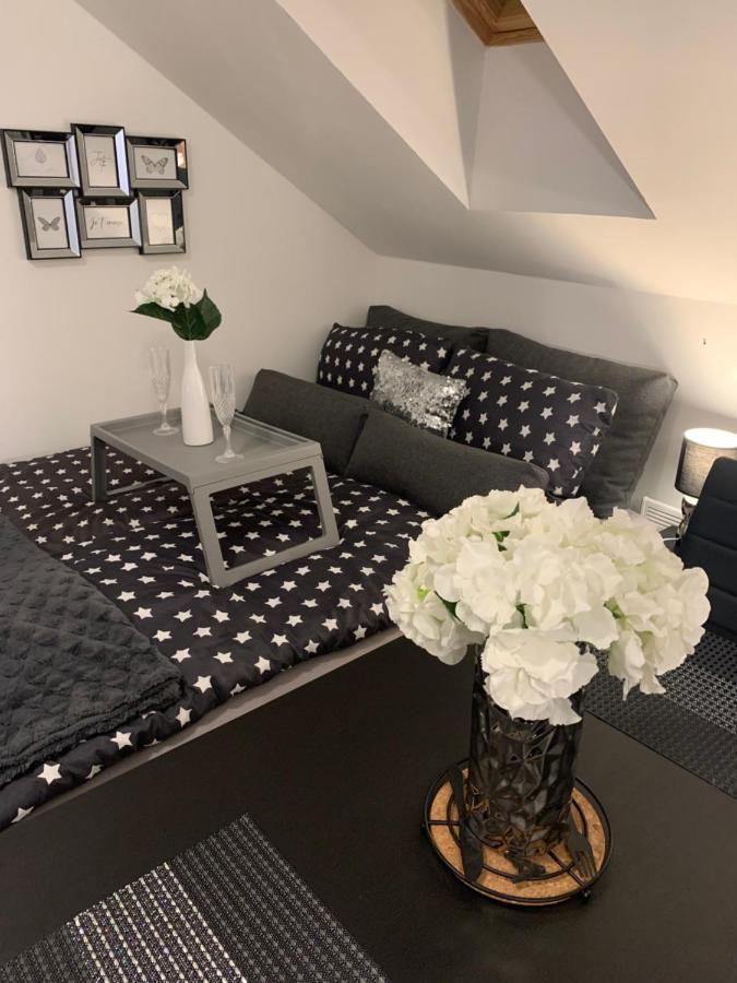 Apartment Mansarda Μαριμπόρ Εξωτερικό φωτογραφία