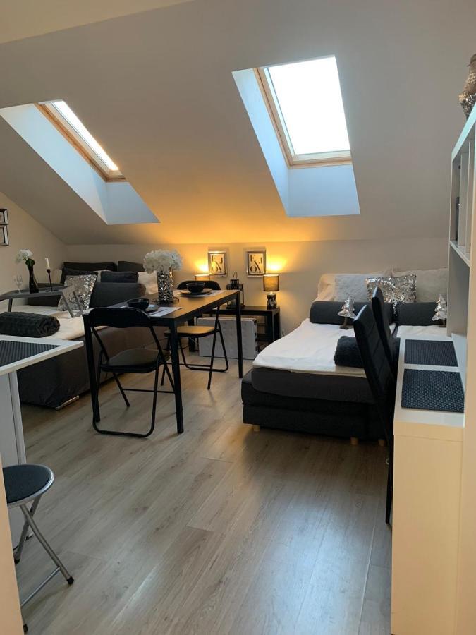 Apartment Mansarda Μαριμπόρ Εξωτερικό φωτογραφία