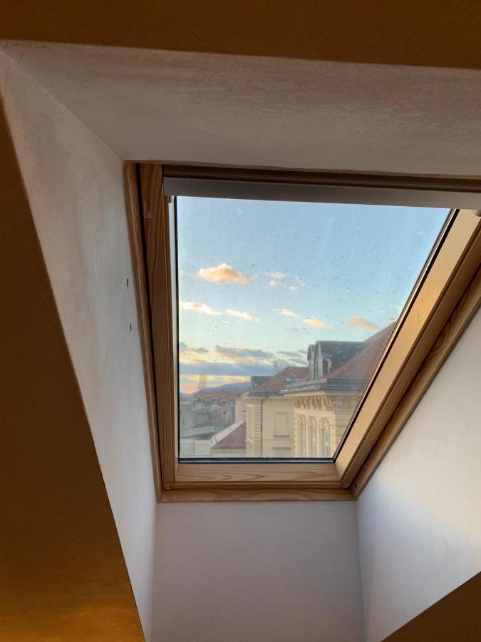 Apartment Mansarda Μαριμπόρ Εξωτερικό φωτογραφία