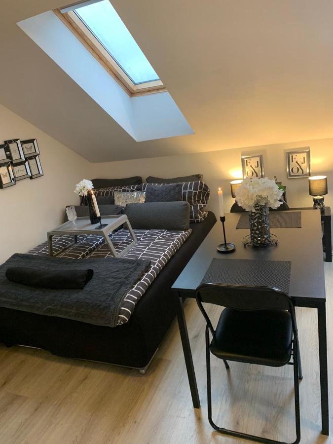 Apartment Mansarda Μαριμπόρ Εξωτερικό φωτογραφία