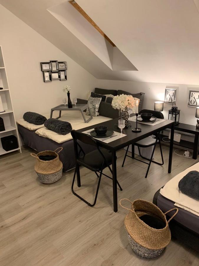 Apartment Mansarda Μαριμπόρ Εξωτερικό φωτογραφία