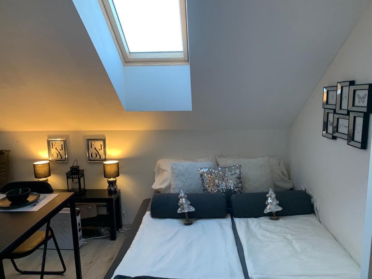 Apartment Mansarda Μαριμπόρ Εξωτερικό φωτογραφία