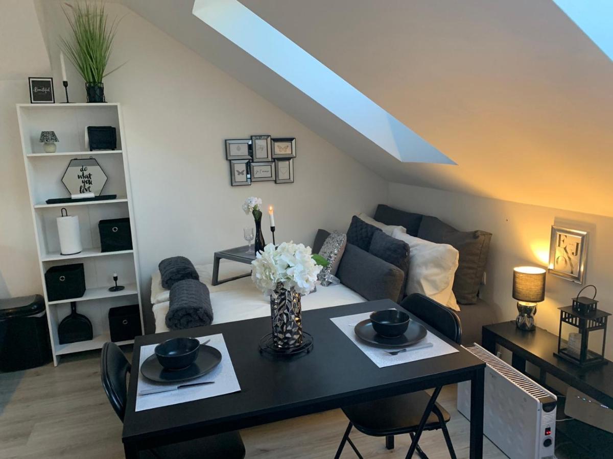 Apartment Mansarda Μαριμπόρ Εξωτερικό φωτογραφία