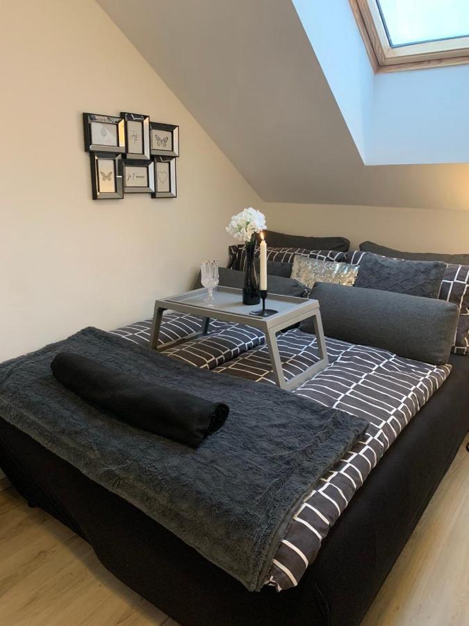 Apartment Mansarda Μαριμπόρ Εξωτερικό φωτογραφία