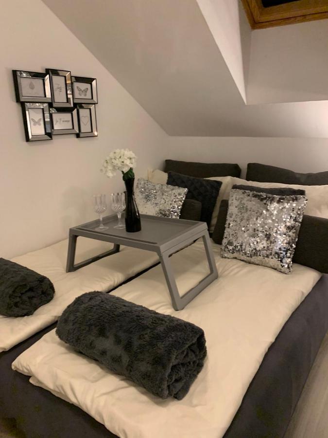 Apartment Mansarda Μαριμπόρ Εξωτερικό φωτογραφία
