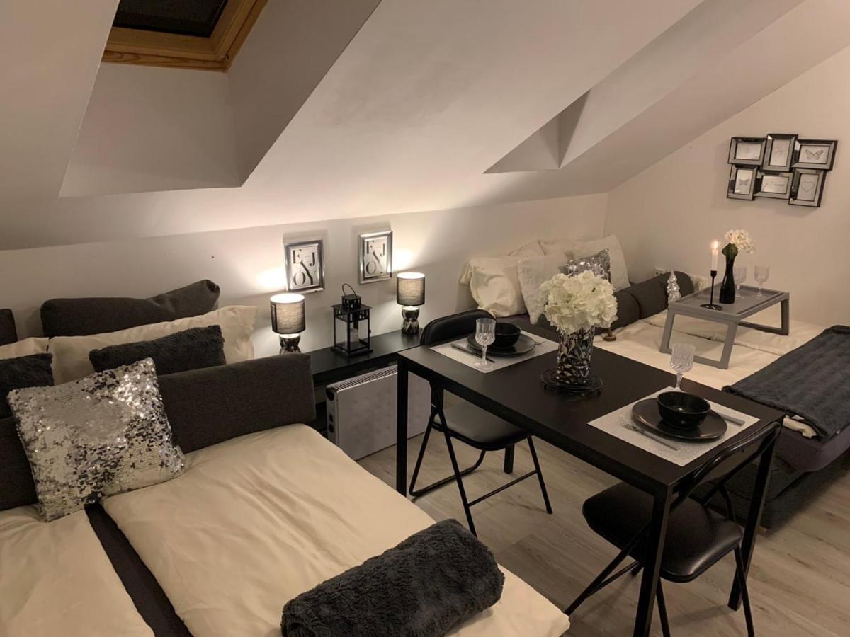 Apartment Mansarda Μαριμπόρ Εξωτερικό φωτογραφία