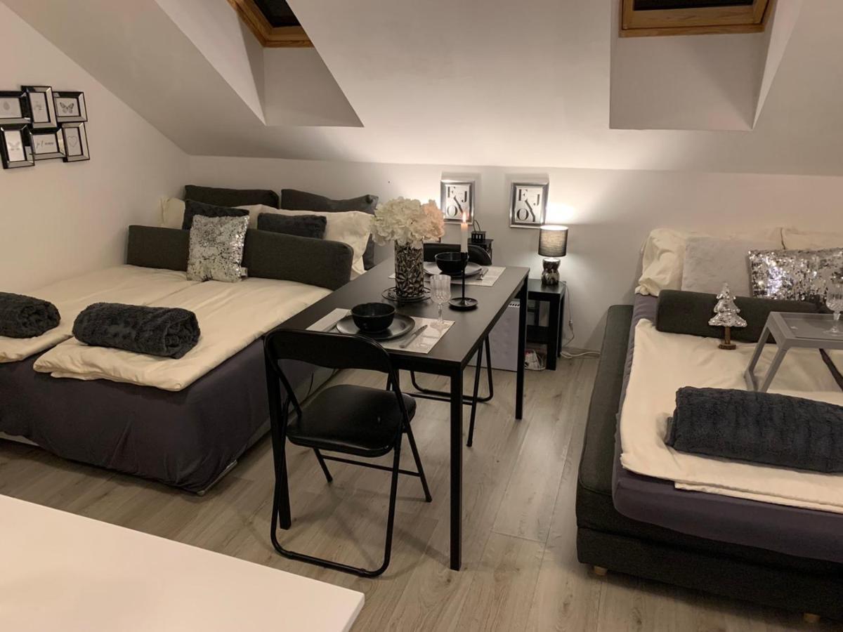 Apartment Mansarda Μαριμπόρ Εξωτερικό φωτογραφία