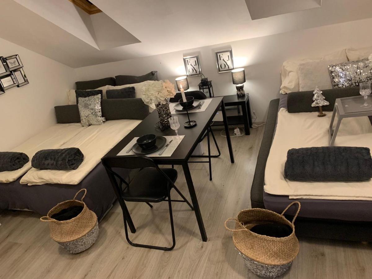 Apartment Mansarda Μαριμπόρ Εξωτερικό φωτογραφία