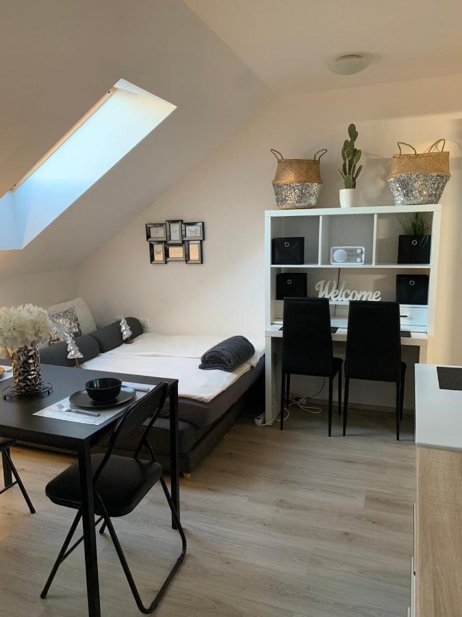 Apartment Mansarda Μαριμπόρ Εξωτερικό φωτογραφία