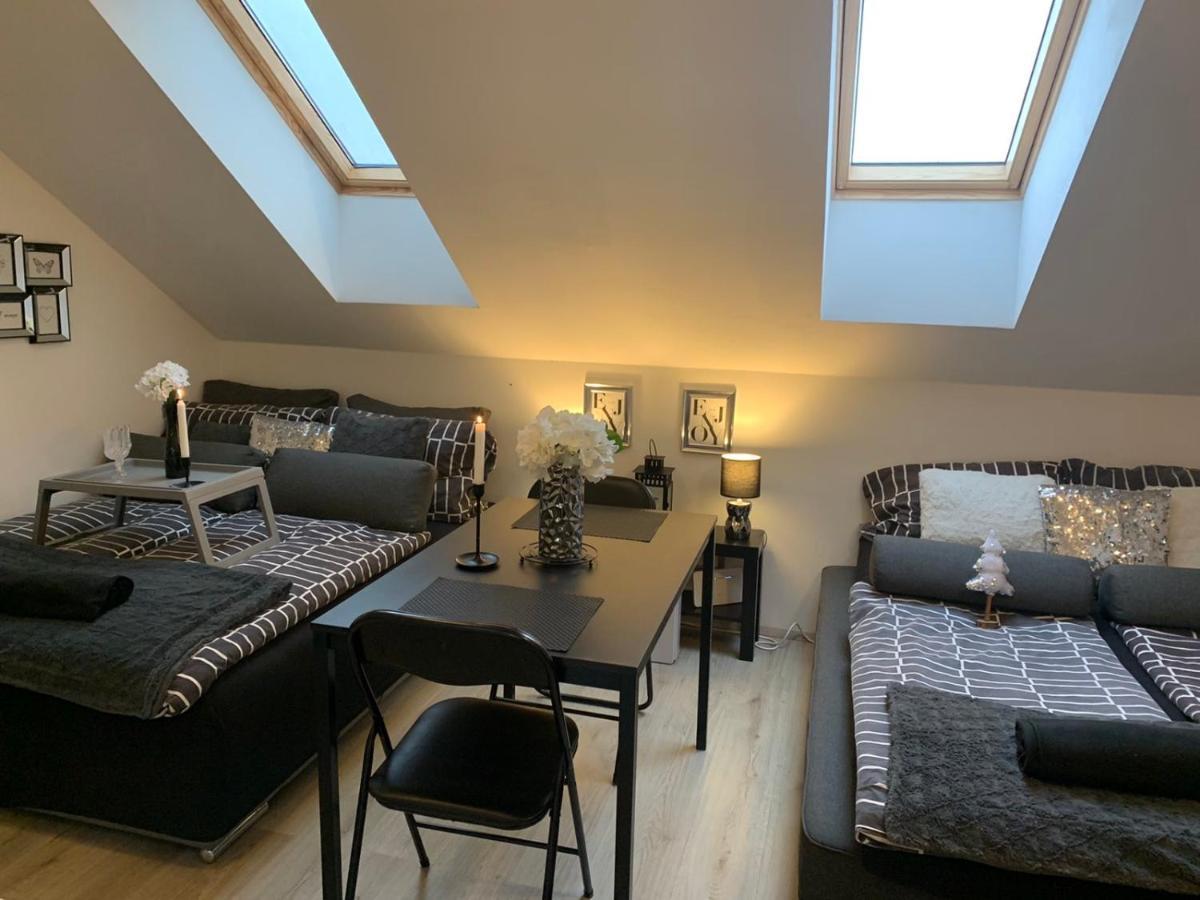 Apartment Mansarda Μαριμπόρ Εξωτερικό φωτογραφία